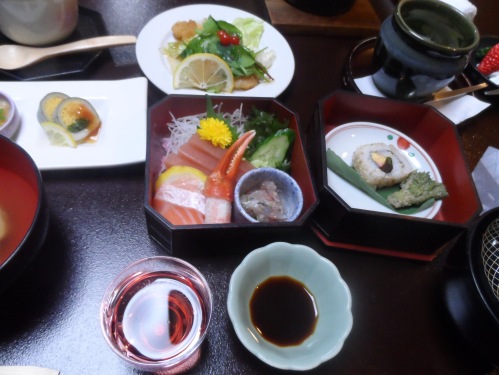 See that sashimi course right there in the middle. Yeah, I got to eat that and you didn't.